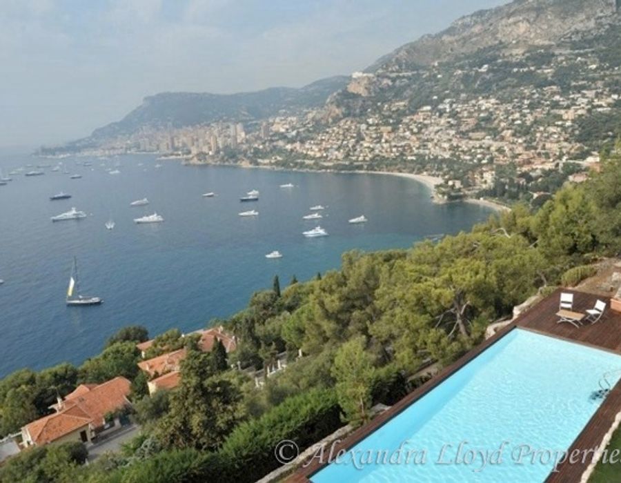 Contemporary villa in Roquebrune overlooking Monaco 3