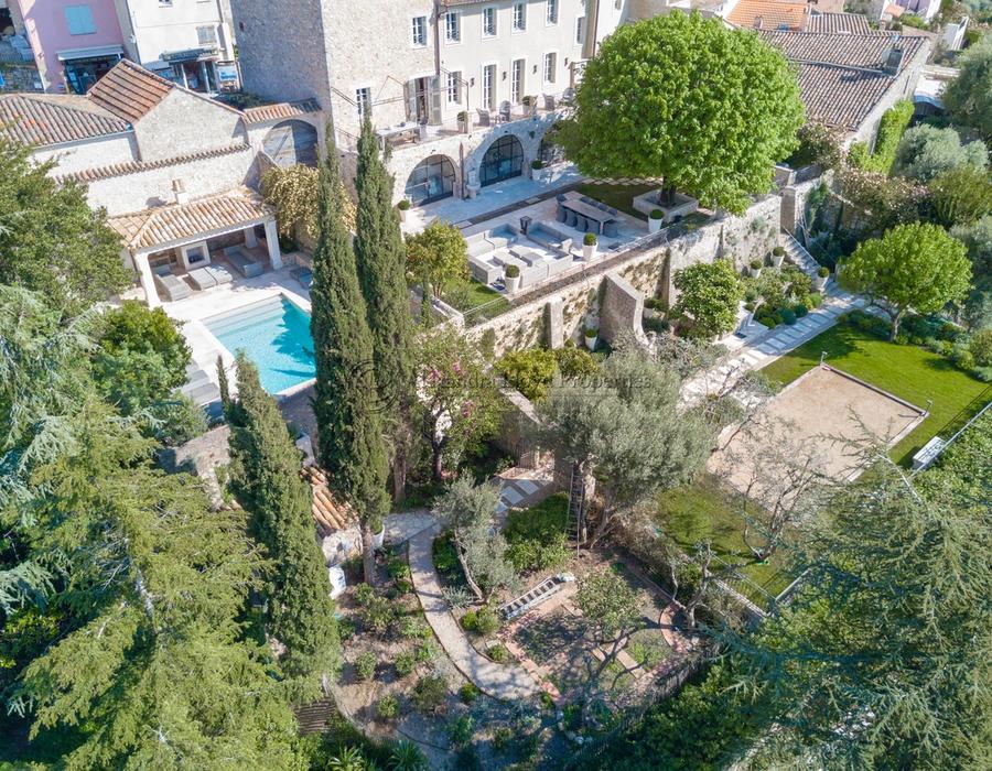 A unique & stunning luxury villa in the heart of Mougins village 2