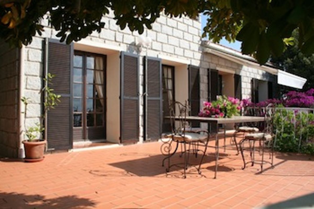 Close to the beaches of Cala Rossa and St Cyprien