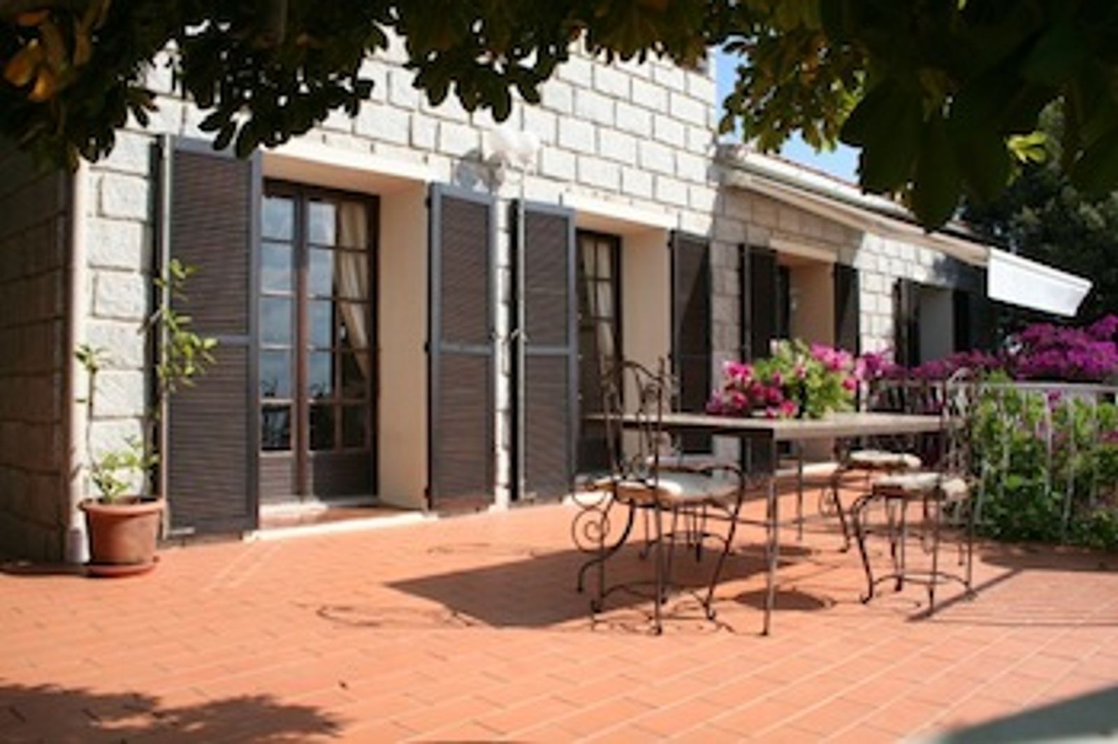 Close to the beaches of Cala Rossa and St Cyprien