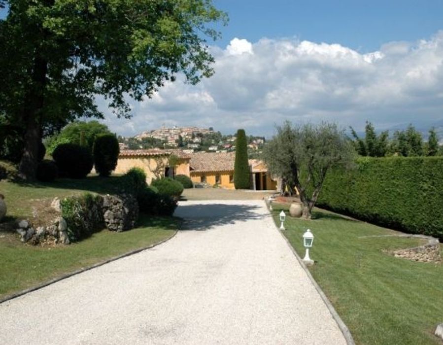Georgeous property in a private domain with a view of Mougins 3