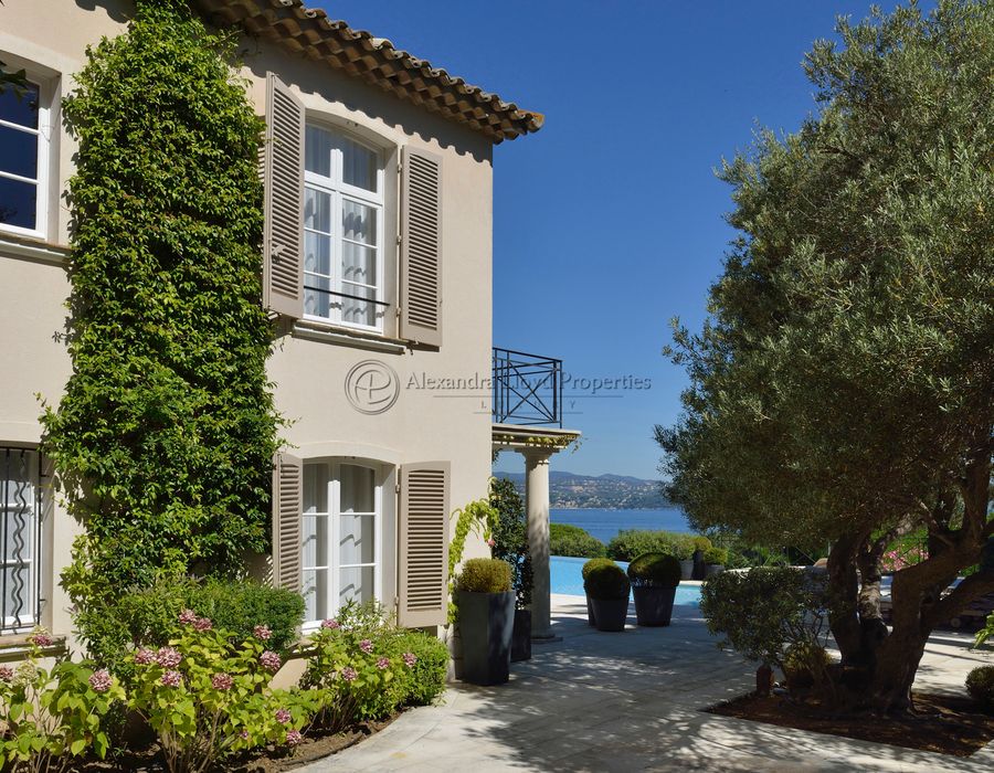 Wonderful views from a wonderful villa in Les Parcs de Saint Tropez 6