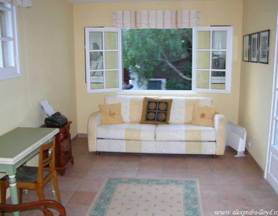 Provencal style villa located just off the infamous Croisette 3