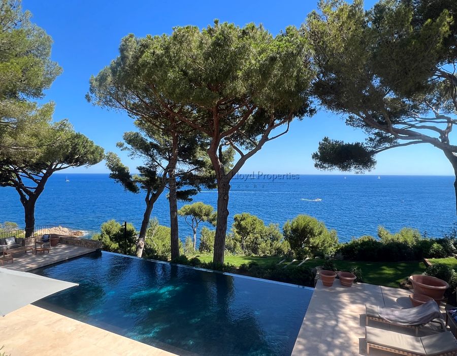Luxury Waterfront Villa in Ramatuelle with Panoramic Sea Views and Exceptional Design 6