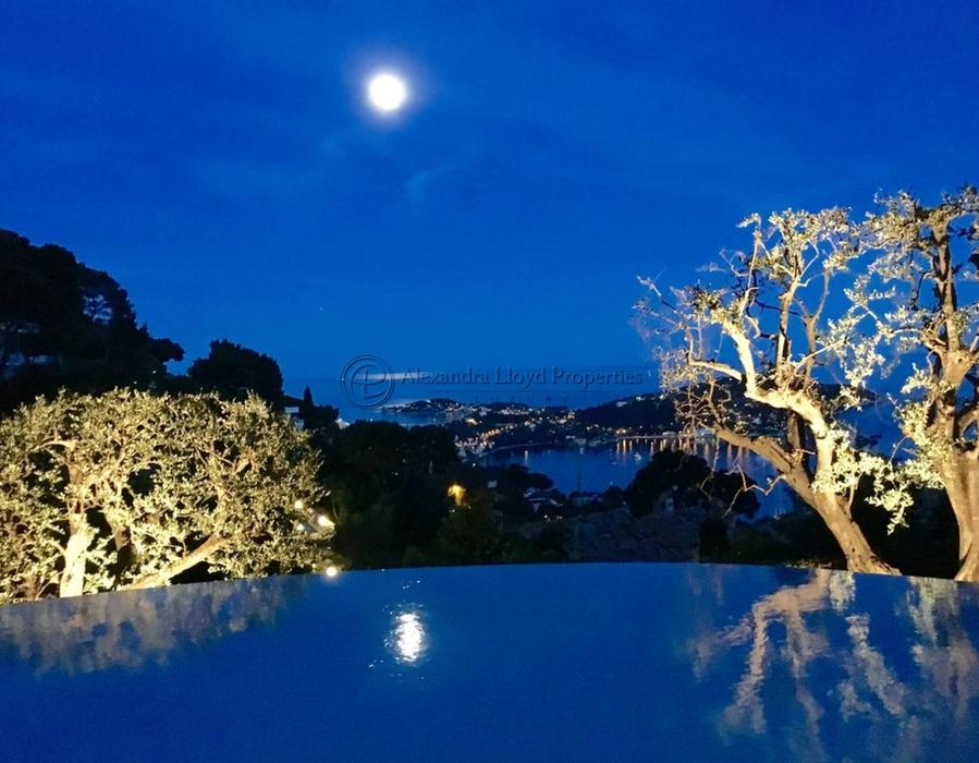 A Wonderful Four-Bedroom Villa Located in Le Castellet, Villefranche-sur-Mer 2