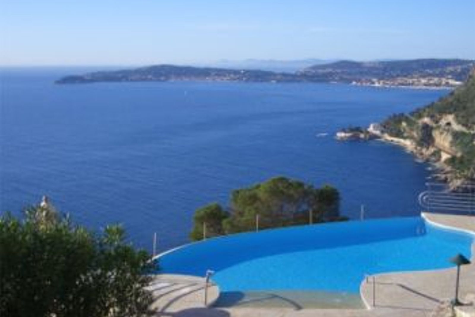 A wonderful modern style property with amazing sea views