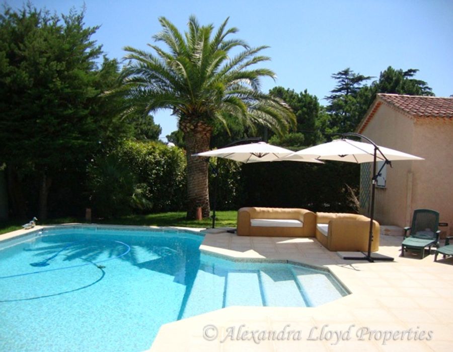 Close to the beach in GASSIN! 3