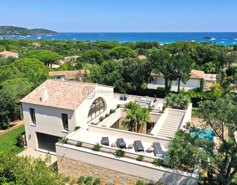 Within walking distance to Pampelonne Beach, a modern five bedroom house for rent 1