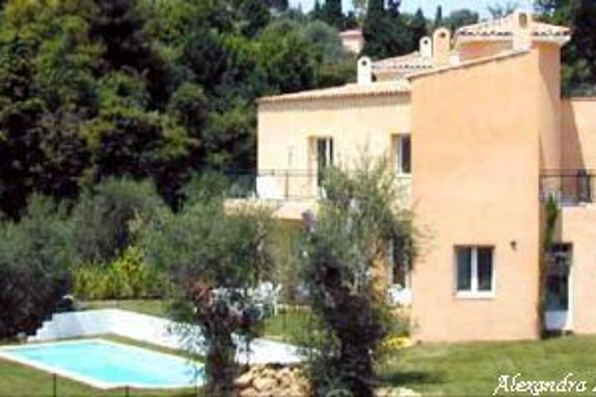 Detached modern villa in Cannes