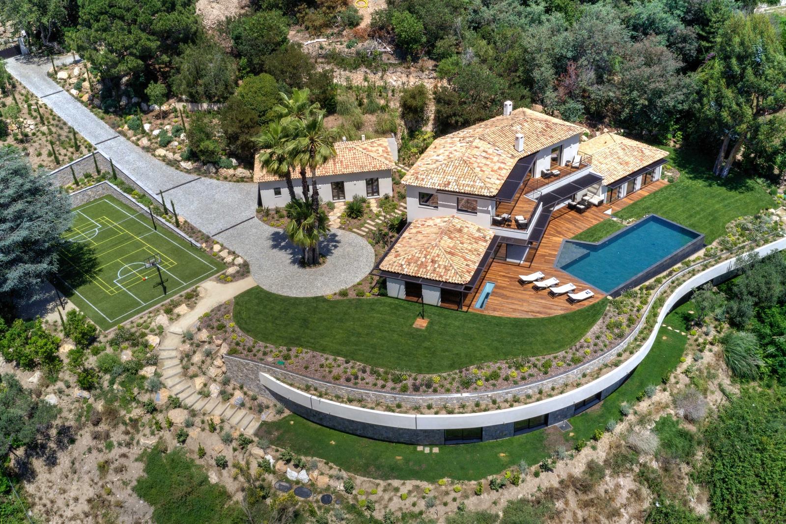 Super Cannes - a six bedroom villa for rent with a tennis court
