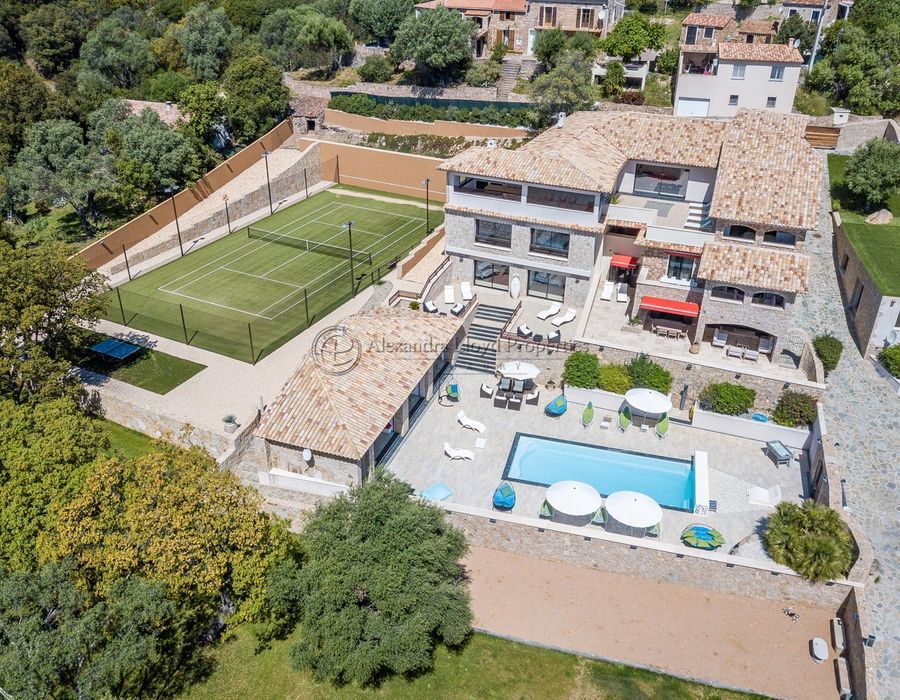 Sainte Lucie de Porto Vecchio - a five bedroom property with a tennis court 1