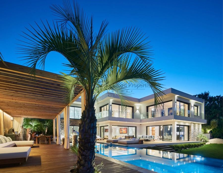 A fabulous contemporary villa for rent and sale in Mougins 3