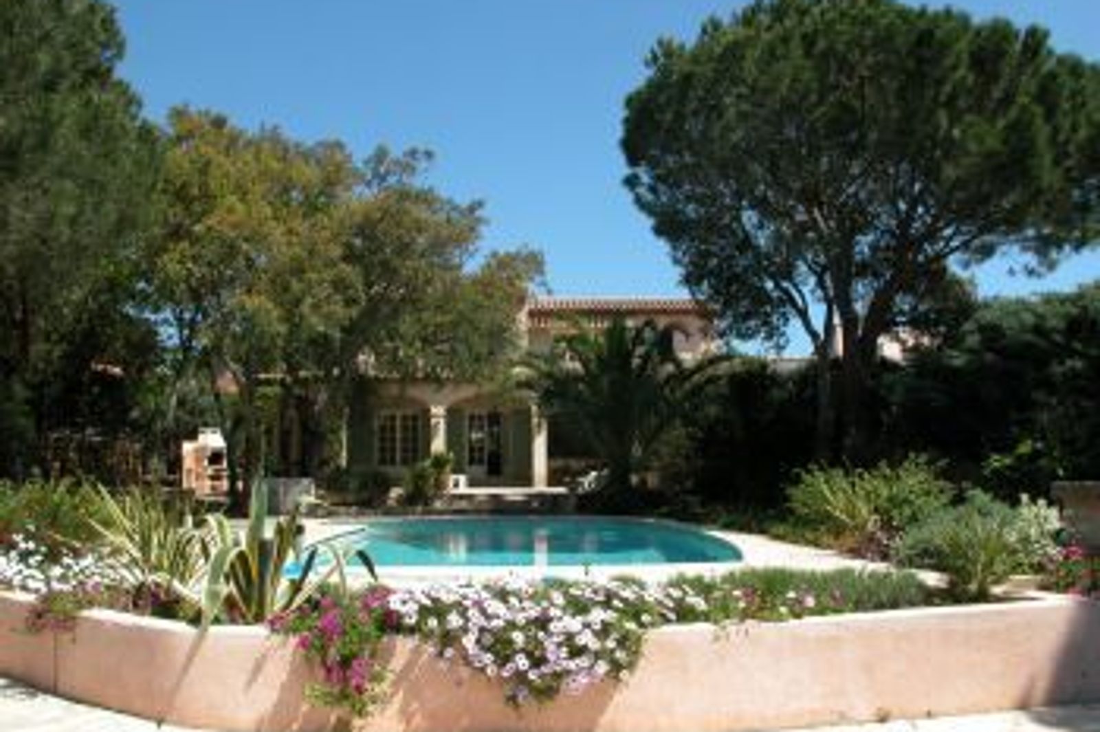 Lovely Provencal style villa in impeccable condition, a true delight