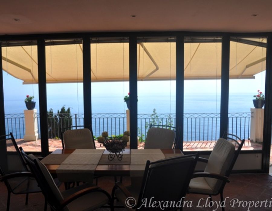 Waters edge property located on the sumptuous Saint Jean Cap Ferrat 4