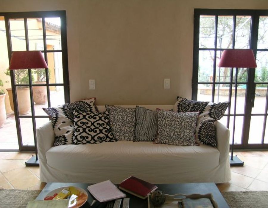 A fully renovated néo-provençal style stone mas in Grasse 5