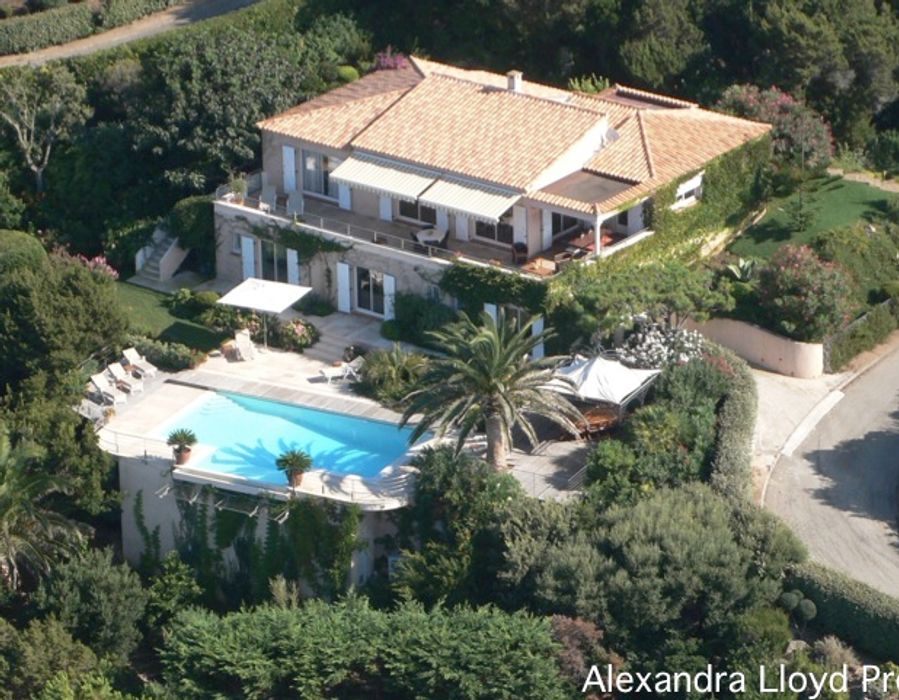 Luxurious Villa on the Bay of Ajaccio 1