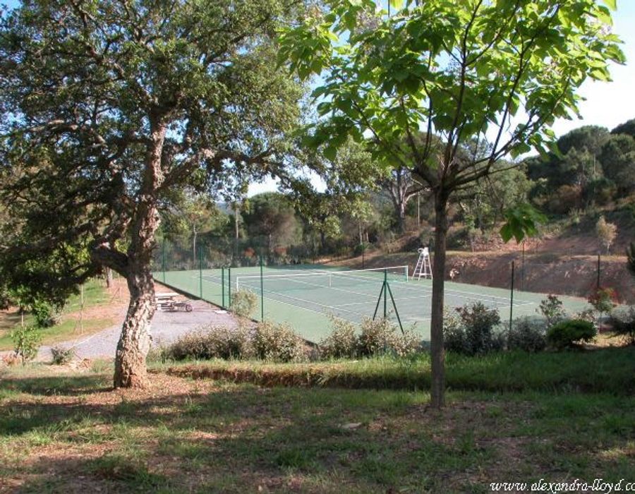 Large private property in wonderful surroundings 4