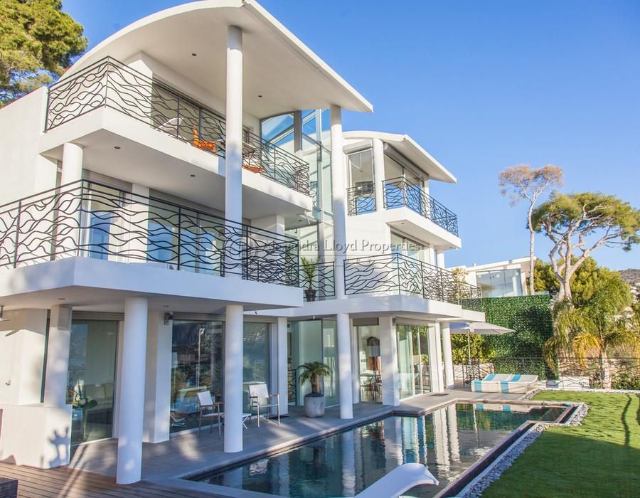 A newly built contemporary villa overlooking Saint Jean Cap Ferrat 1
