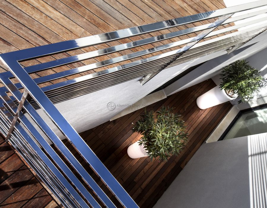 An ultra contemporary property a stones throw away from Club 55, Saint Tropez 6