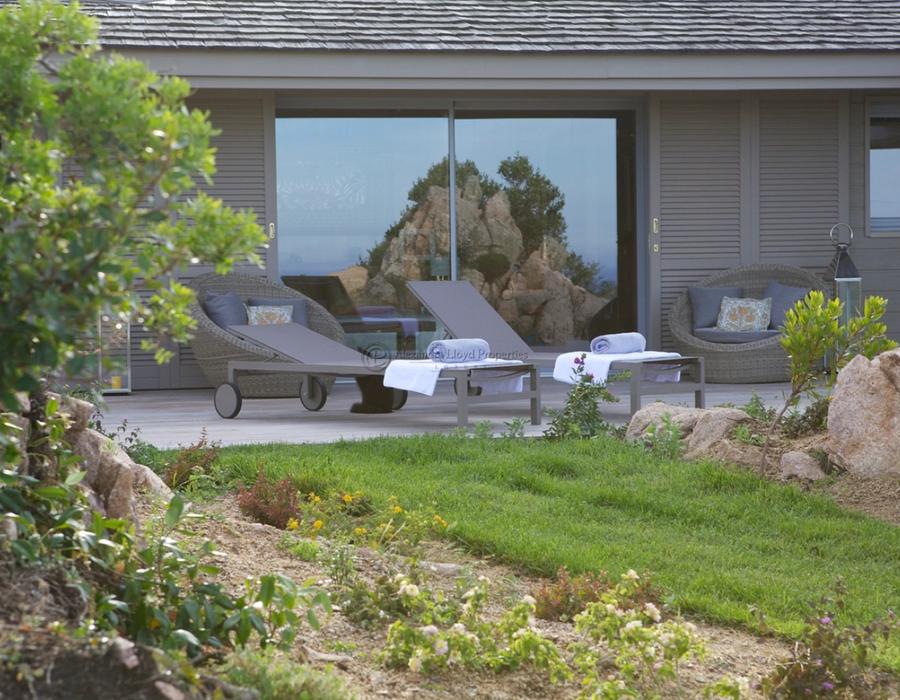 Stunning villa for rent in Sperone, South Corsica 5