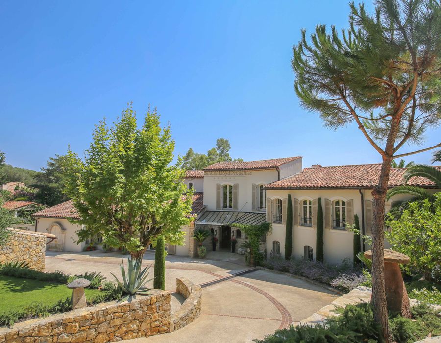 A beautifully decorated home close to Mougins and Valbonne 3