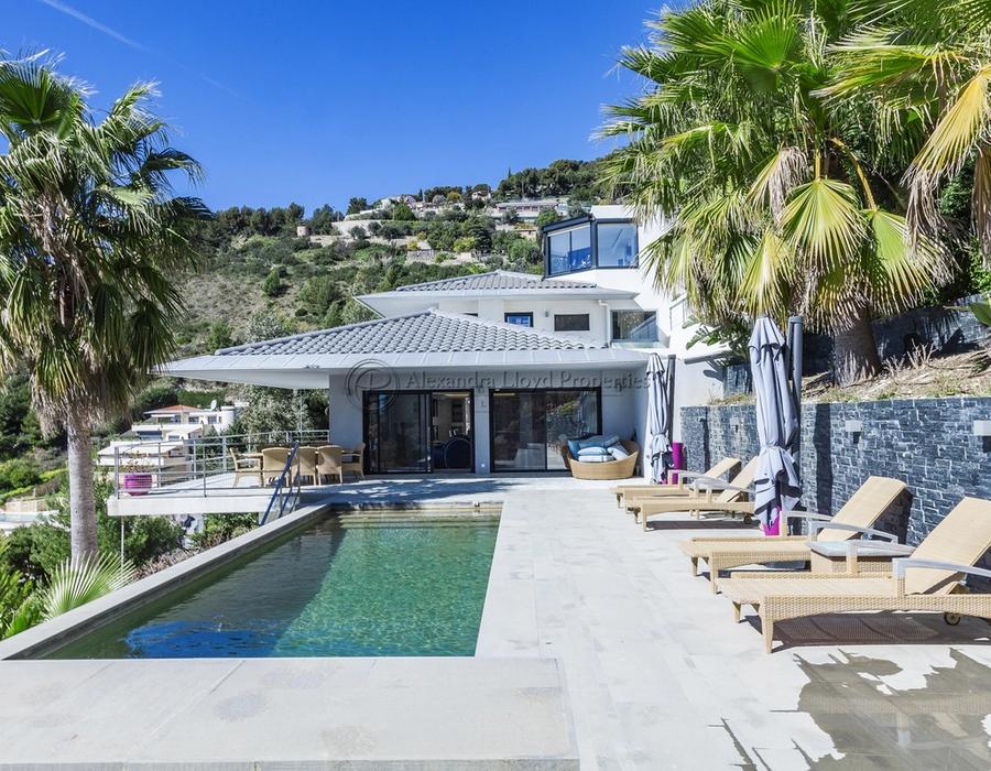 Located in the Ultra Sophisticated Domaine Val des Costes, Eze 2