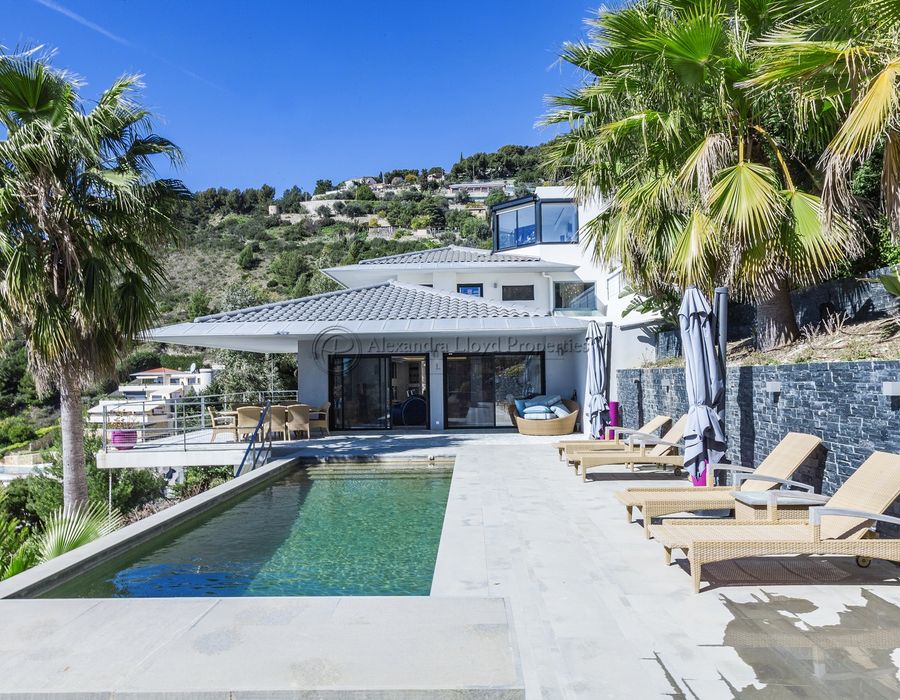 Located in the Ultra Sophisticated Domaine Val des Costes, Eze 2