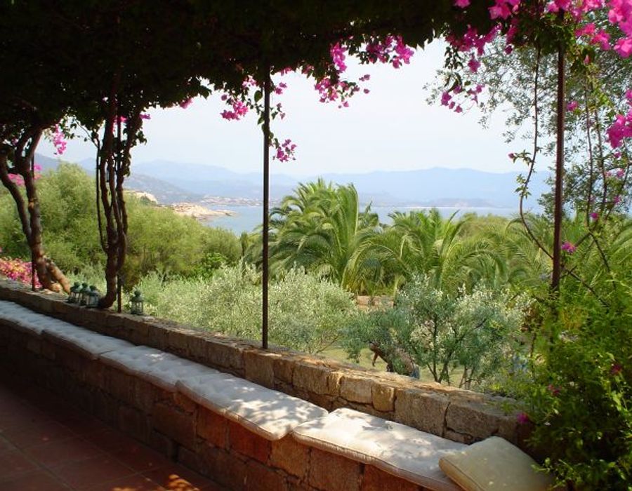 Large villa North of Ajaccio, very close to the sea 4