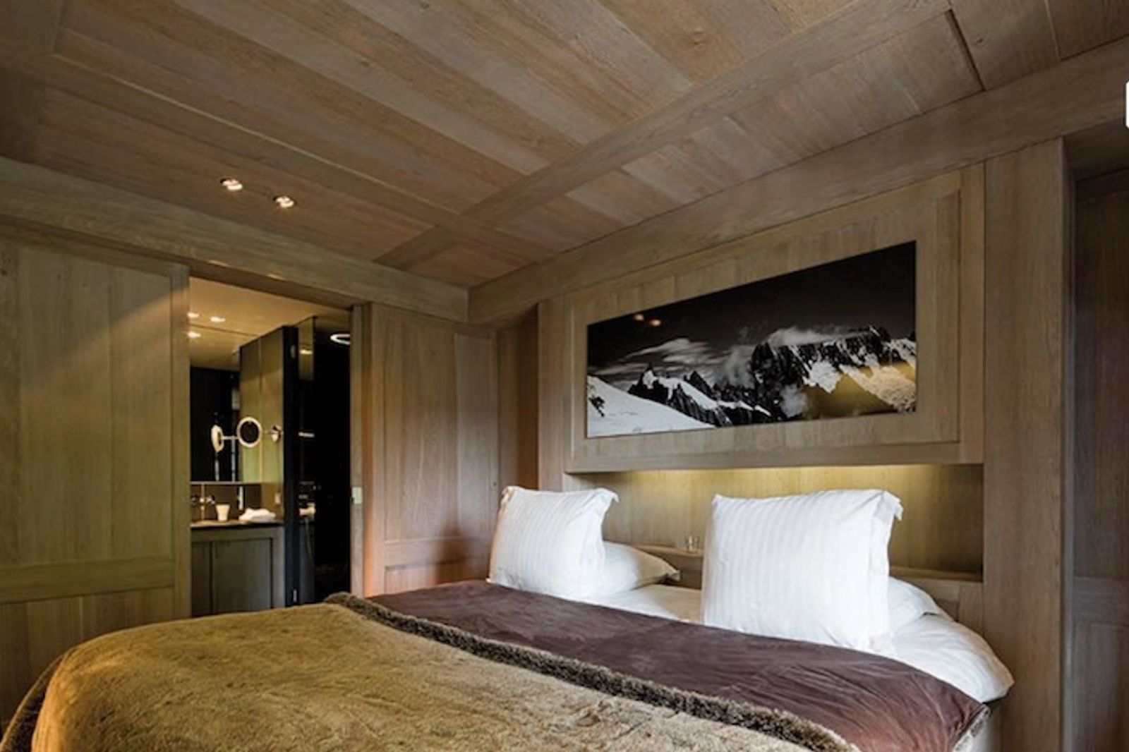 Ski in-Ski out luxury apartment in Courchevel