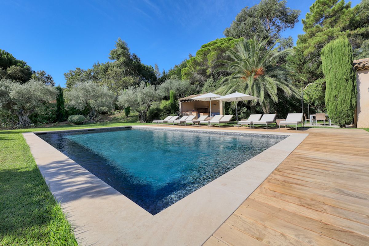 A wonderful property located in Ramautelle, fabulous interior