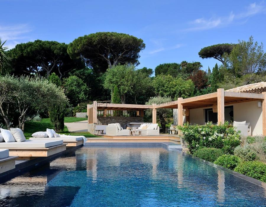 Les Parcs de Saint Tropez - sea views - five bedrooms plus staff rooms for rent 3