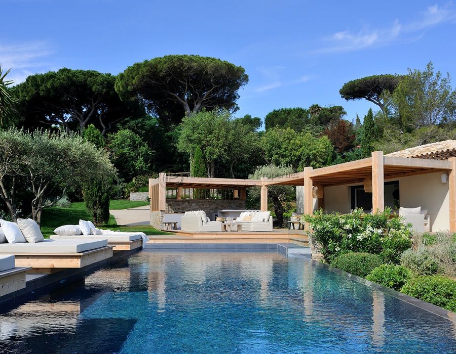 Les Parcs de Saint Tropez - sea views - five bedrooms plus staff rooms for rent 3