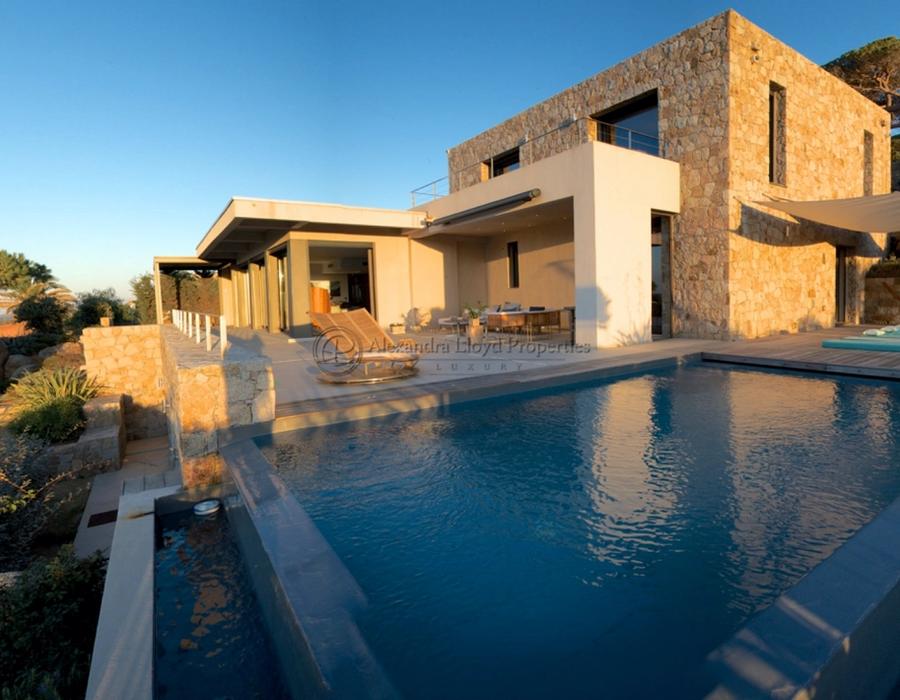 A magnificent contemporary villa in Calvi, North Corsica 3