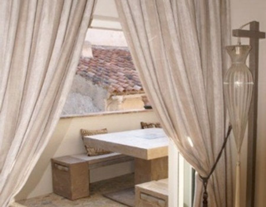 Located in the heart of Saint Tropez village 2