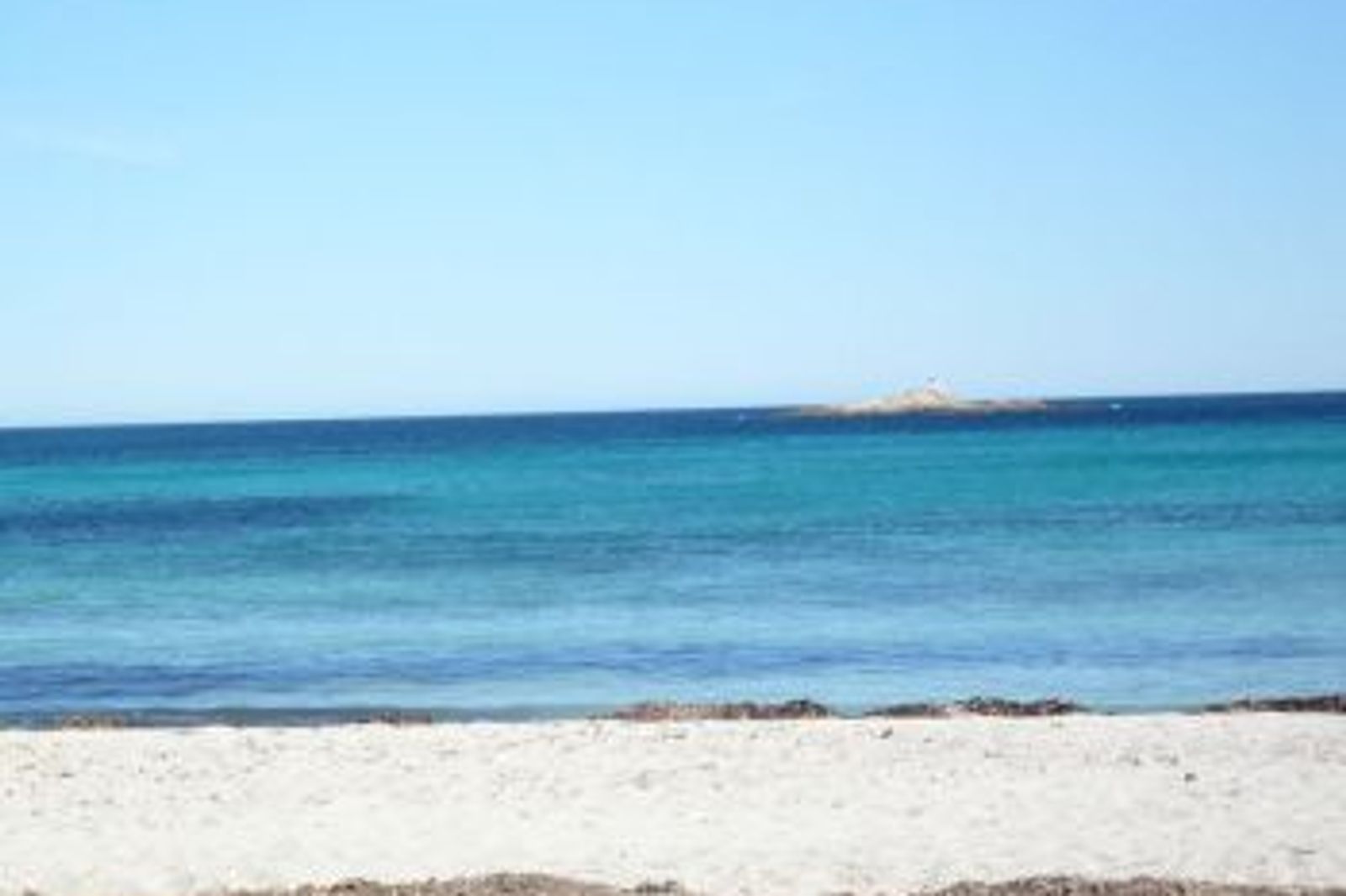 A pretty Provencal style property located in the private domain Les Parcs de la