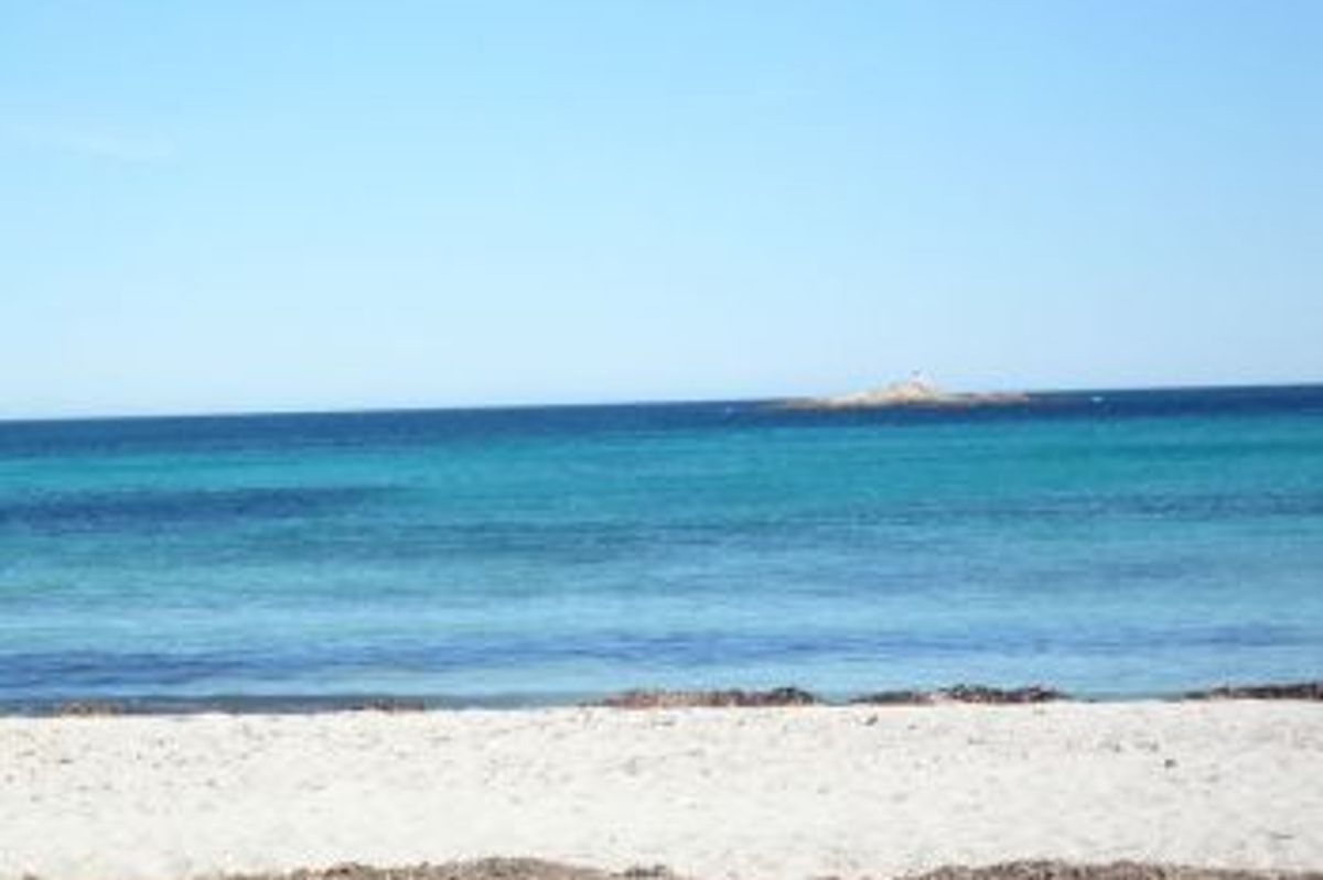 A pretty Provencal style property located in the private domain Les Parcs de la