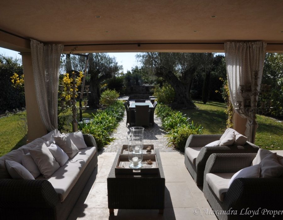 Charming summer house in Les Parcs de Saint Tropez 1