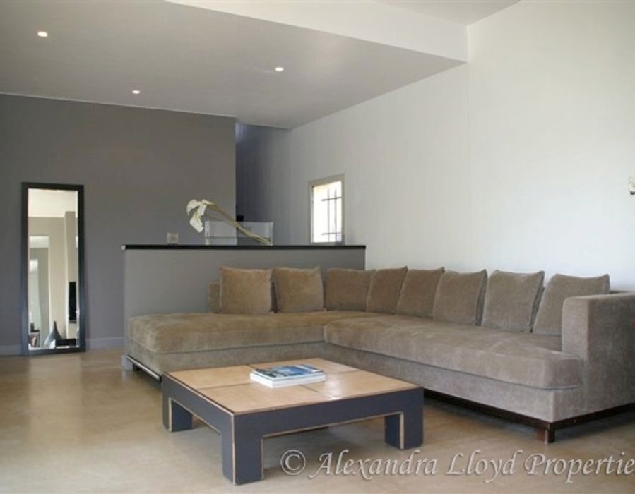 Modern house on Tahiti road at Saint Tropez 6