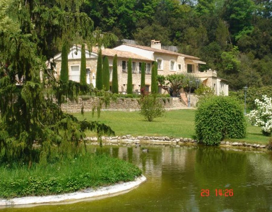 A stunning property situated on the edge of a beautiful village 3