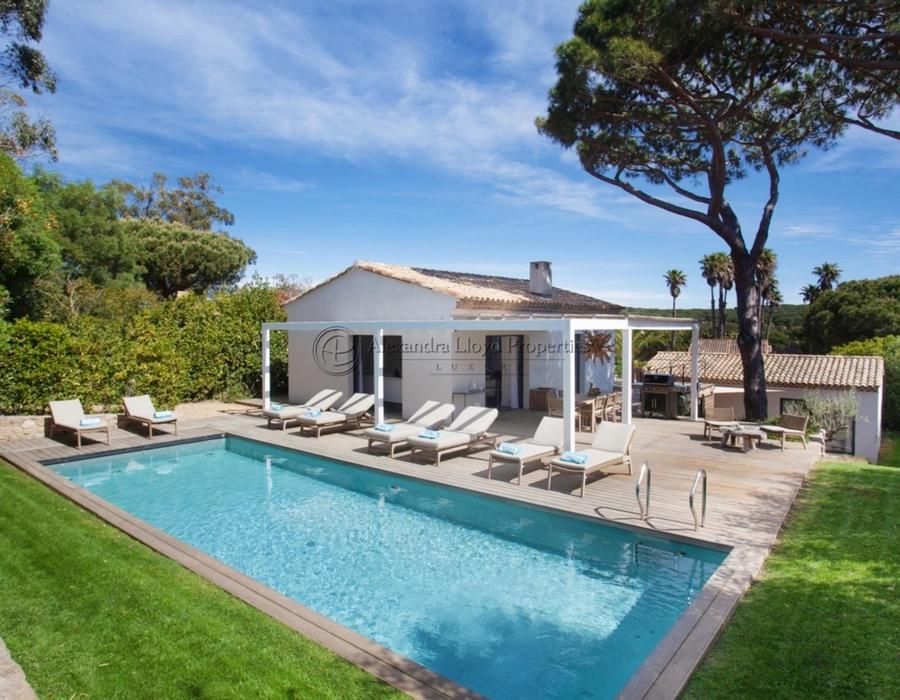 A four bedroom modern villa for rent in Le Parc des Salins, Saint Tropez 1