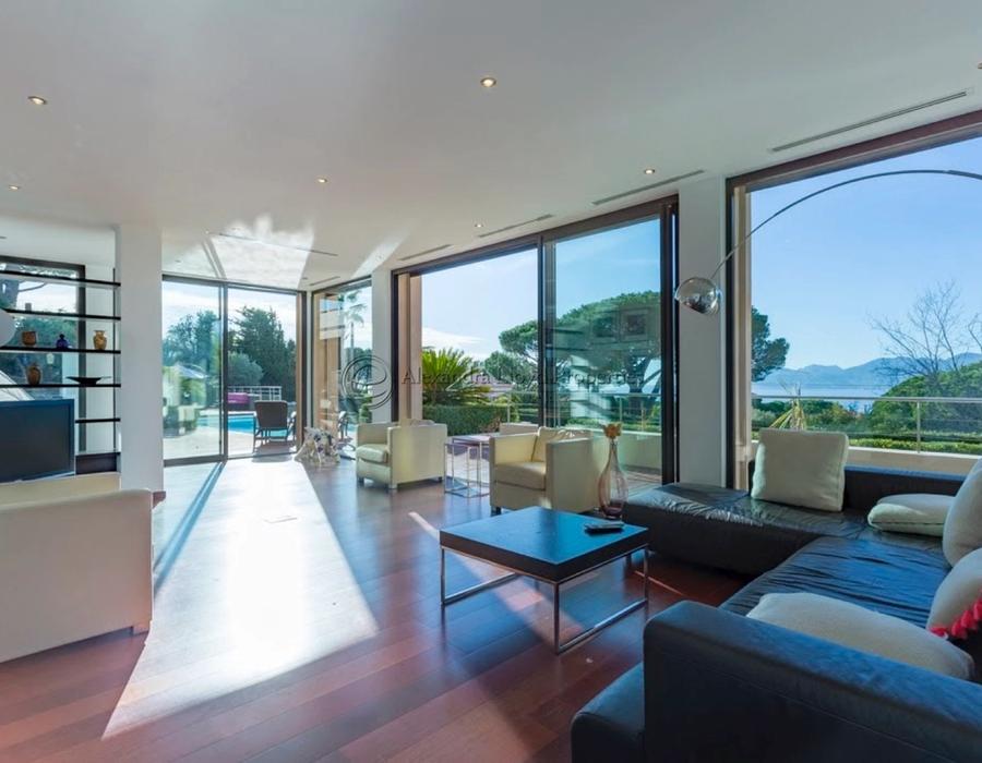 A stunning modern villa located in the Croix des Gardes, Cannes 6