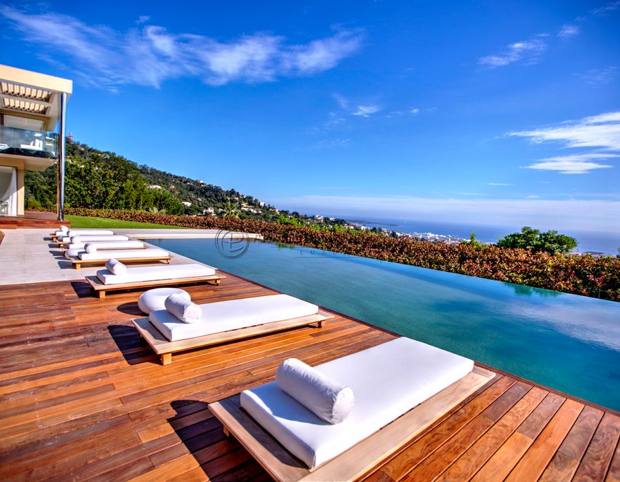 An impressive, ultra modern villa for rent in Cannes 2
