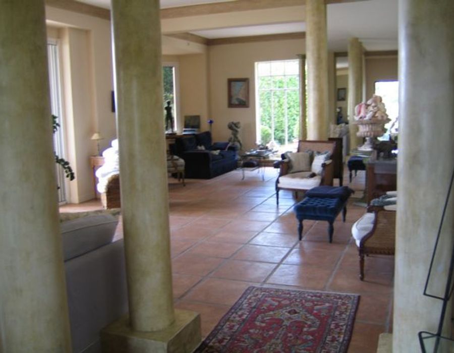 Charming villa located in the unique Golfe Juan. 1