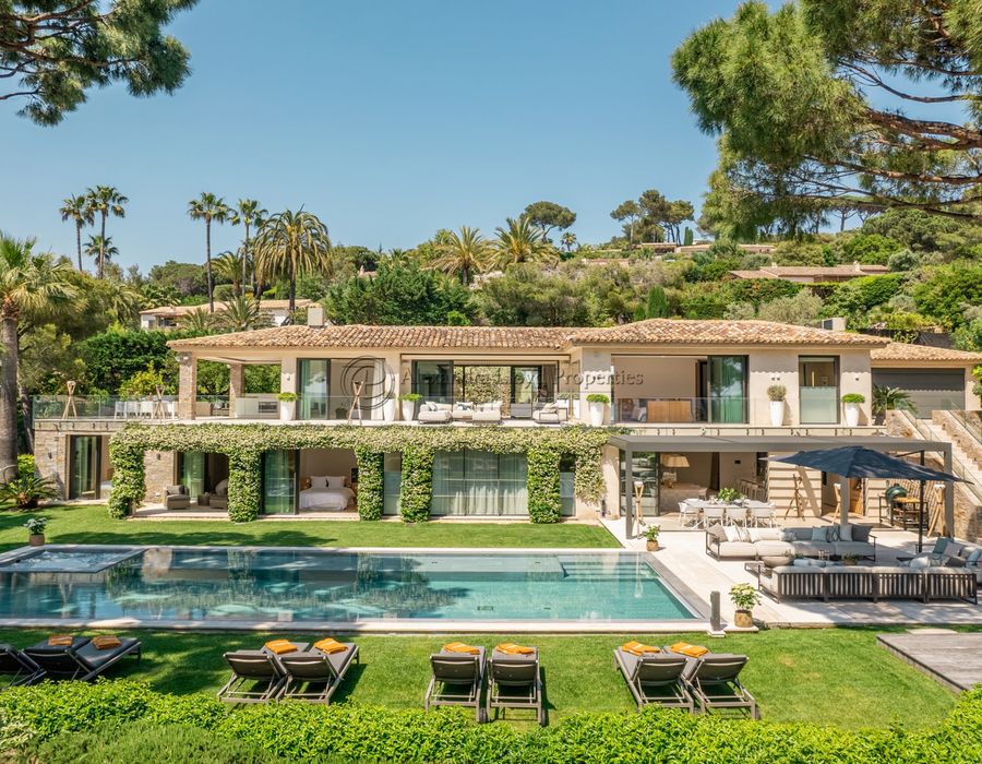 A truly stunning property for rent in Cap Tahiti with a tennis court 2