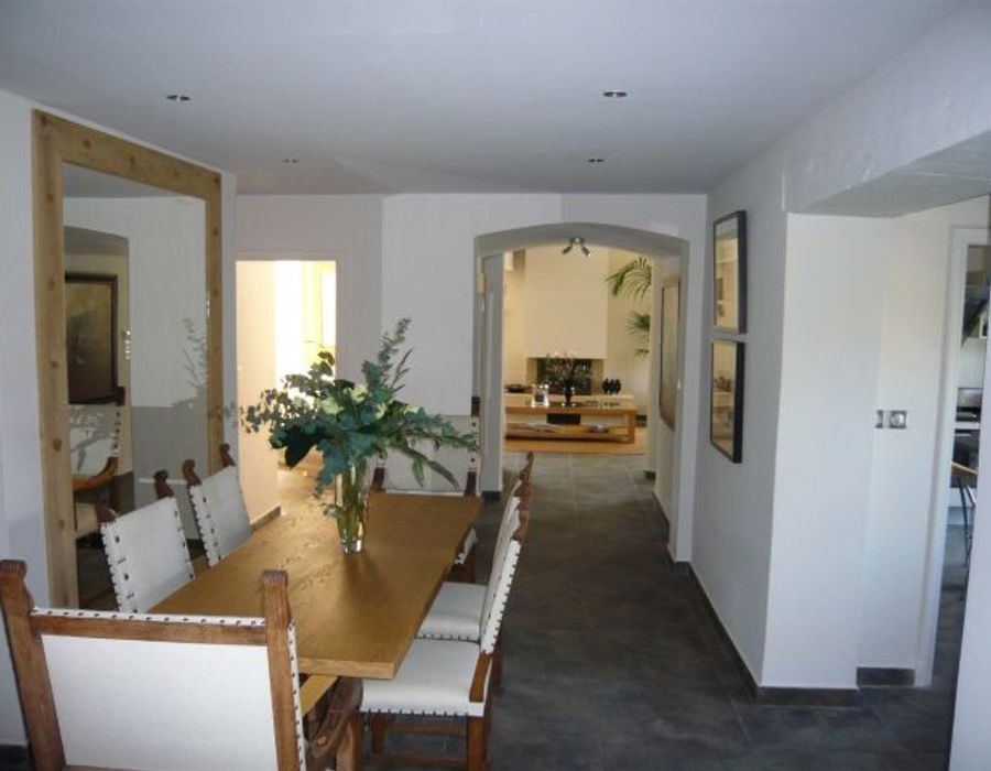 A superb Néo-provençal style villa in Mandelieu 4