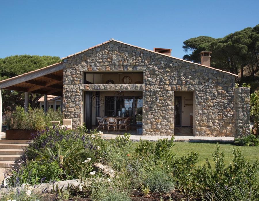 A truly remarkable property with 9 bedrooms and exceptional views in Ramatuelle 5