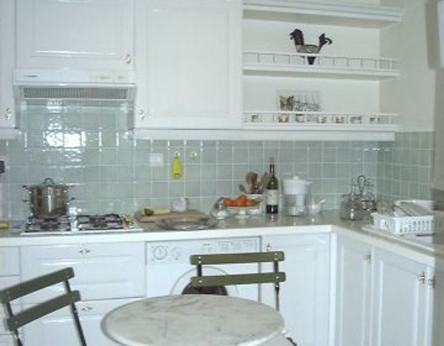 Located in the Park Louisa, a quiet neighborhood overlooking the port 5