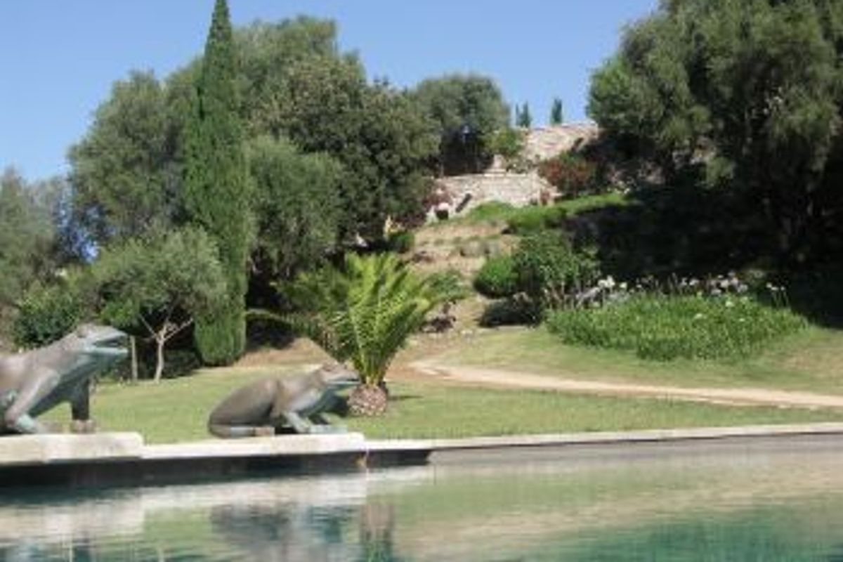 A haven of peace located 10 minutes away from Saint Florent