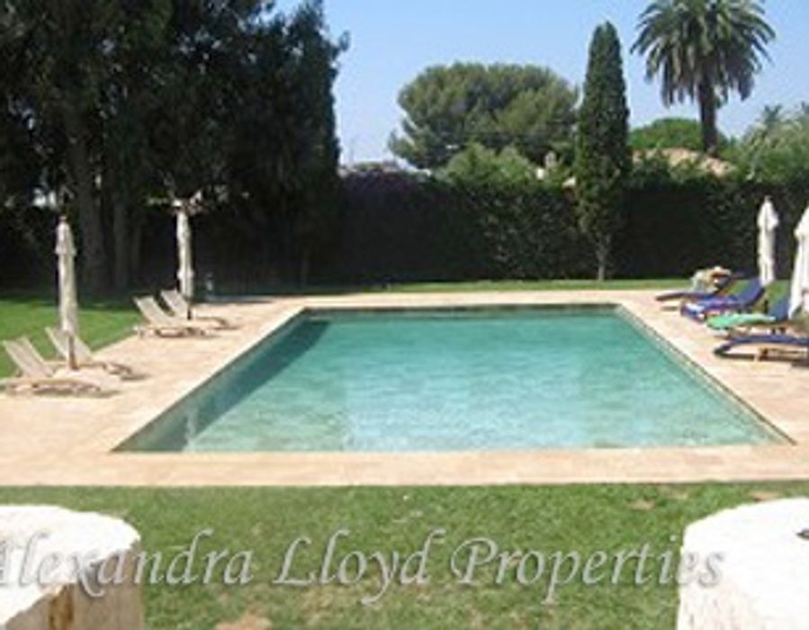 A magnificent stone country house on the Cap d'Antibes 4
