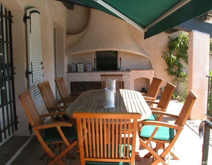 Stunning Provencal property located in the prestigious Super Cannes 2